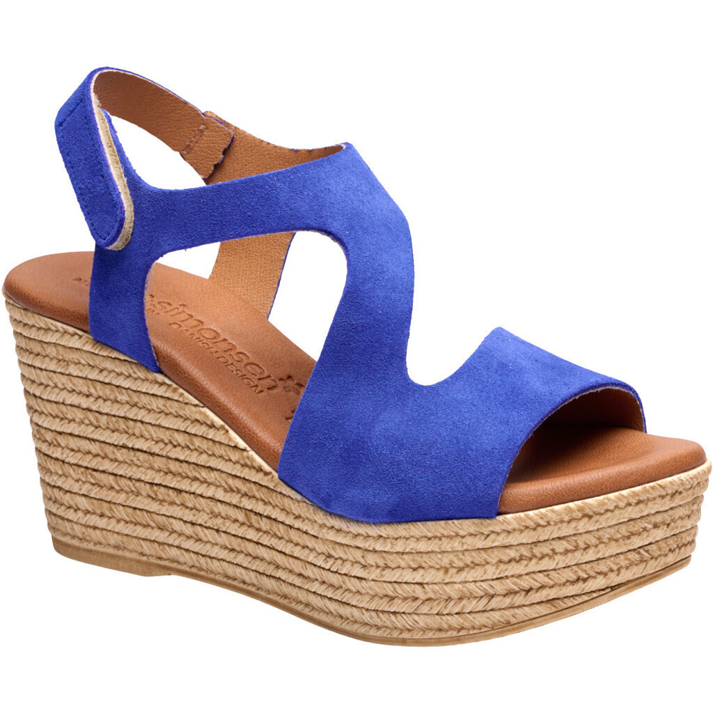 siniset sandaalit