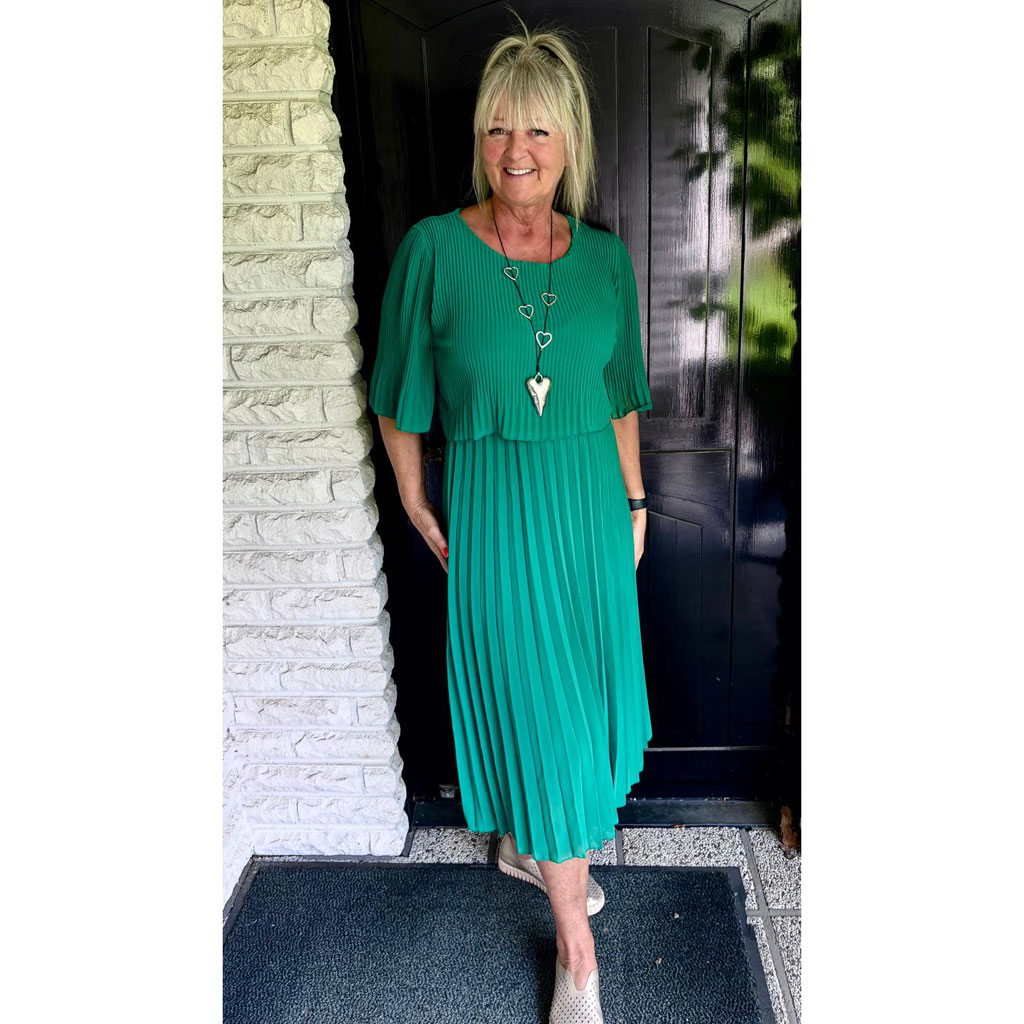 pliseerattu juhlamekko